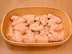 Куриные крылышки в розовом соусе