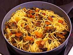 Спагетти с баклажанами и грибами